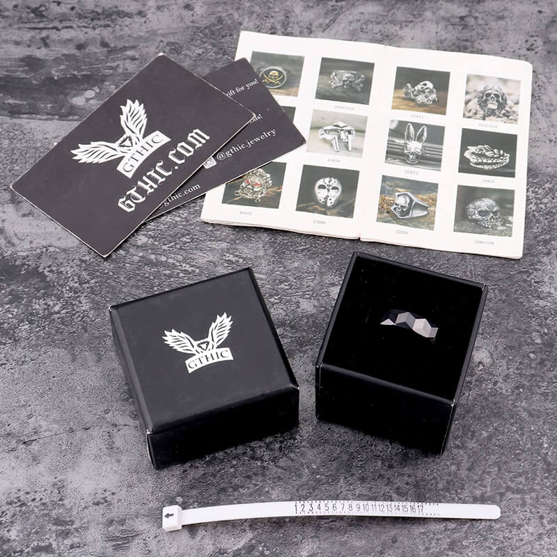 Anillo de cerámica facetada pulida negra