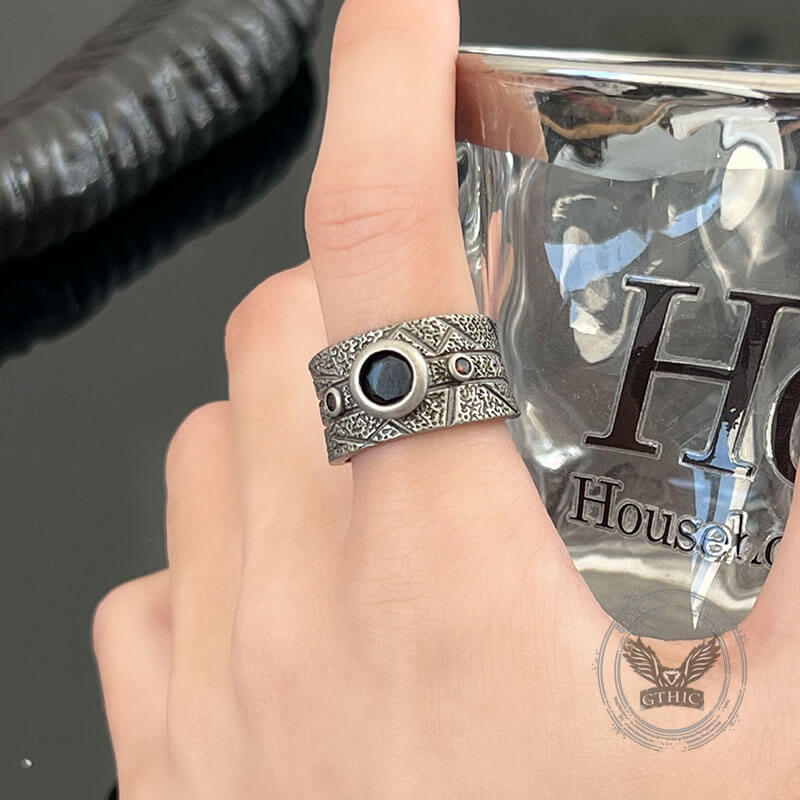 Anillo abierto de cobre con piedra texturizada negra engastada