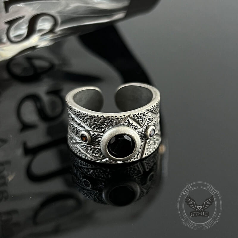 Anillo abierto de cobre con piedra texturizada negra engastada