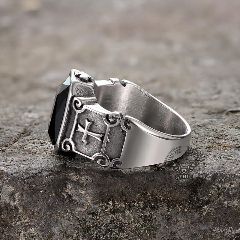 Anillo de acero inoxidable con cruz de circonita negra