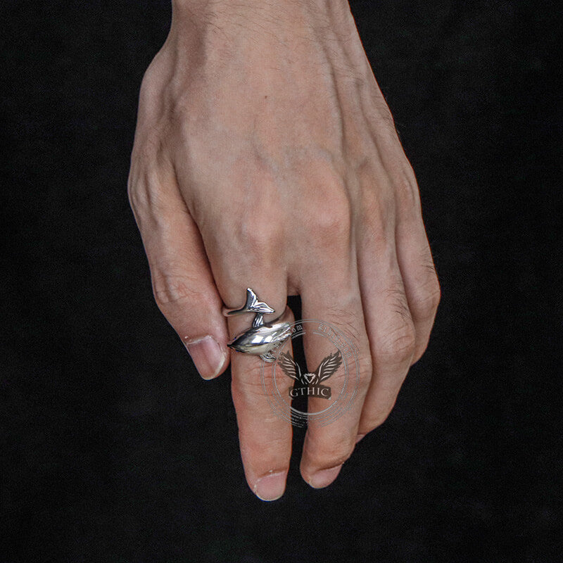 Anillo de acero inoxidable con delfín de ojos azules