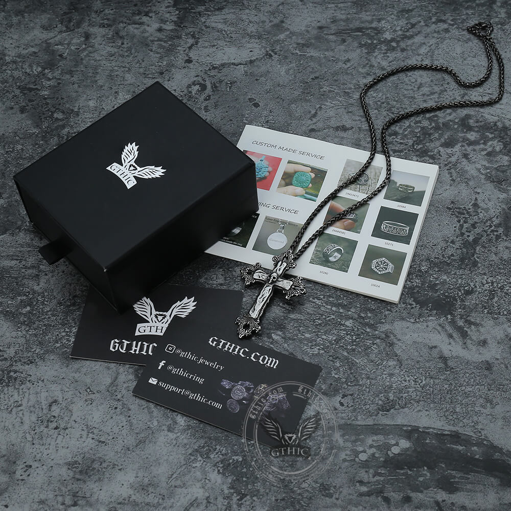 Colgante de calavera de acero inoxidable con cruz en ciernes