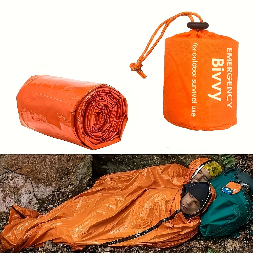 Sacos de dormir ligeros (1 o 2 unidades), mantas y equipo para senderismo y acampada al aire libre.