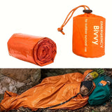 Sacos de dormir ligeros (1 o 2 unidades), mantas y equipo para senderismo y acampada al aire libre.