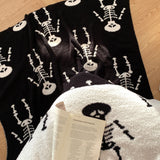 1pc Halloween Cartoon Skull Blanket Premium Sense Home Warm Blanket Sieste Throw Blanket Travel Blanket Châle Blanket Demi Flanelle Jacquard Haute Qualité Tricoté Couverture
