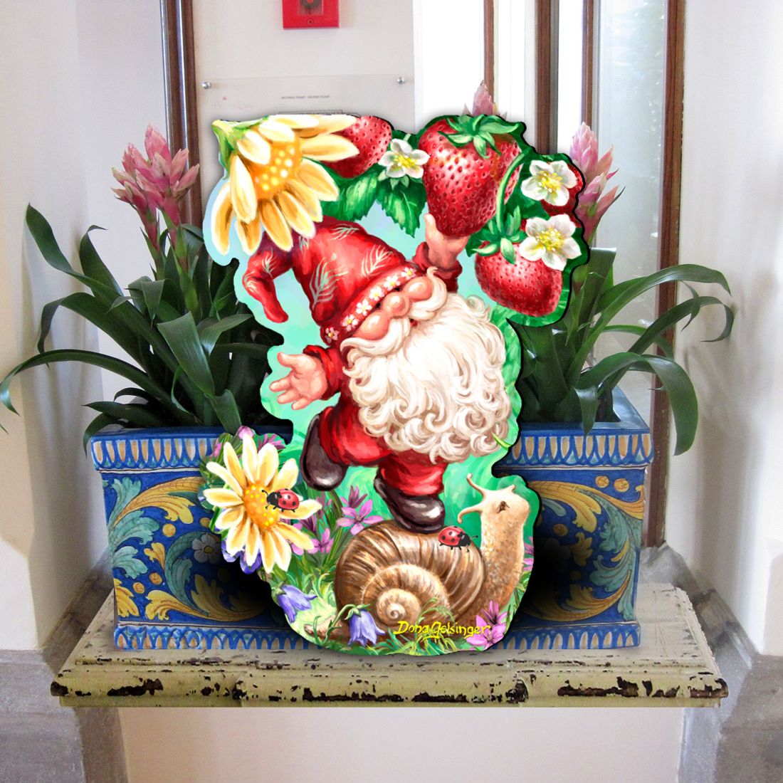 Decoración navideña para puerta con un dulce gnomo de verano de D. Gelsinger - Decoración navideña - 8461062H-DG