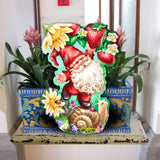 Decoración navideña para puerta con un dulce gnomo de verano de D. Gelsinger - Decoración navideña - 8461062H-DG