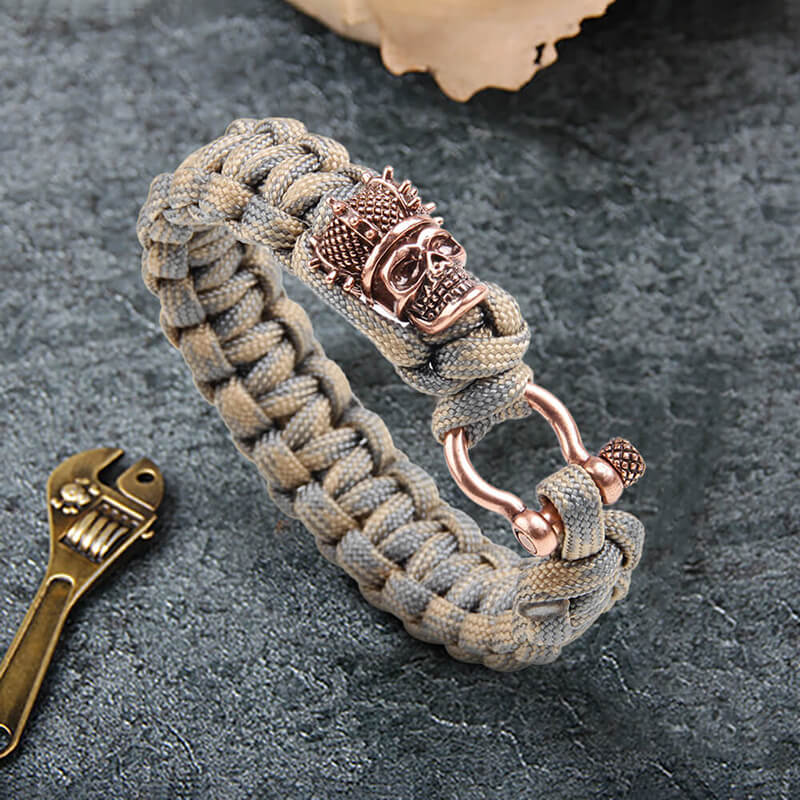 Pulsera de paracord trenzado de latón con cabeza de calavera de camuflaje
