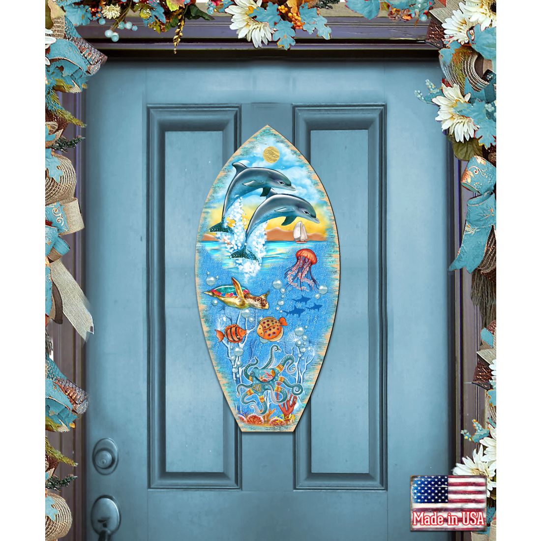 Tabla de surf con criaturas marinas para puerta, decoración de G. DeBrekht - Decoración costera navideña - 8198522-3H