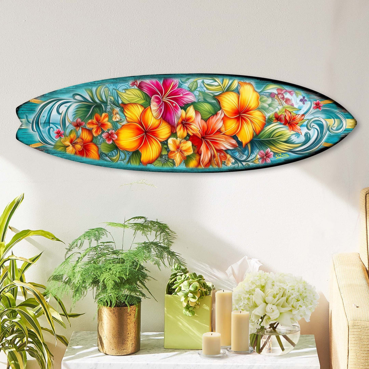Arte mural costero con tabla de surf y flores hawaianas de G. DeBrekht - Decoración navideña costera - 8490121HS