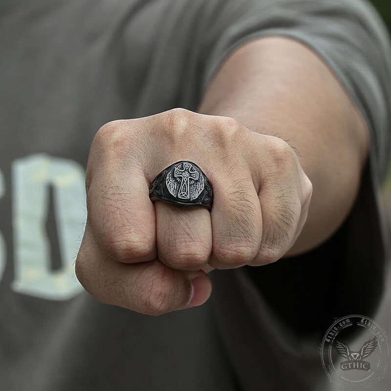 Anillo de acero inoxidable con nudo de cruz celta