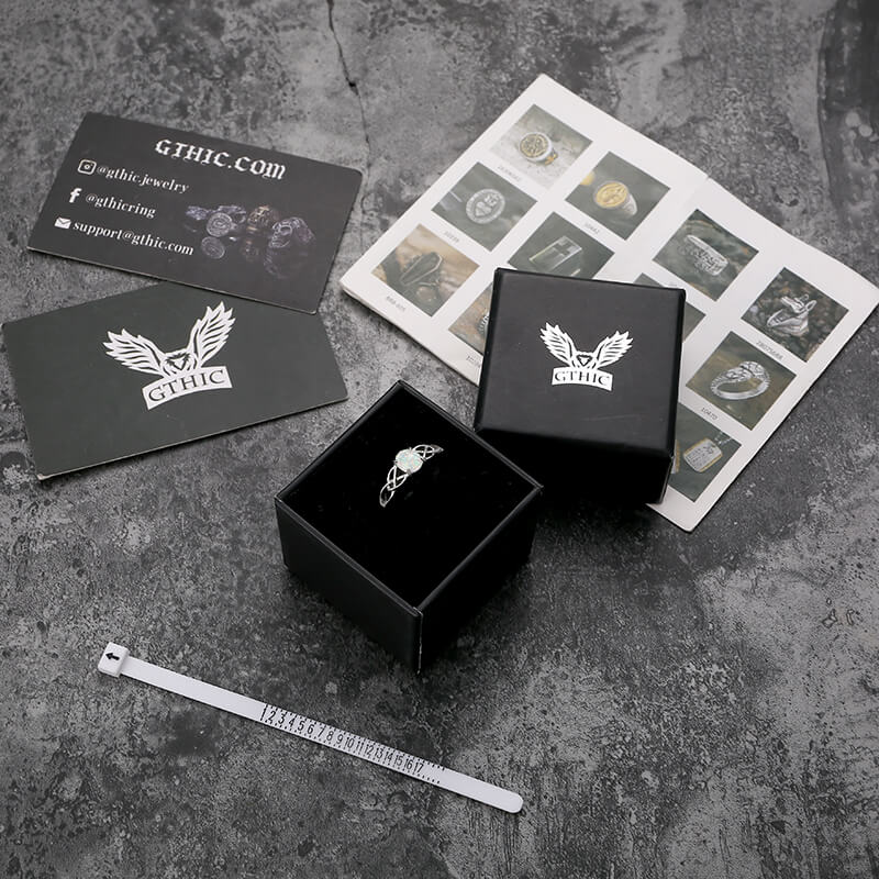 Anillo de acero inoxidable con piedra preciosa de ópalo y nudo celta