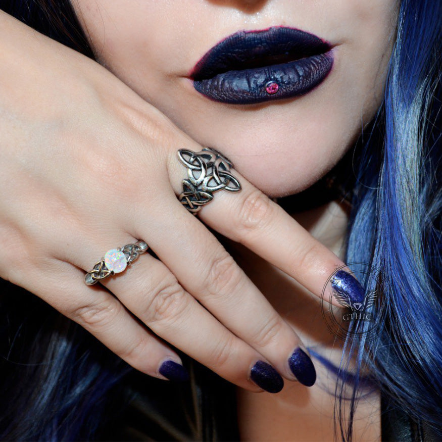 Anillo de acero inoxidable con piedra preciosa de ópalo y nudo celta