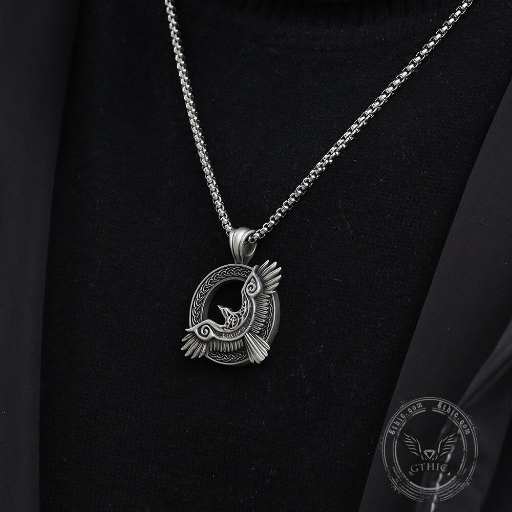 Collar vikingo de estaño puro con cuervo y nudo celta