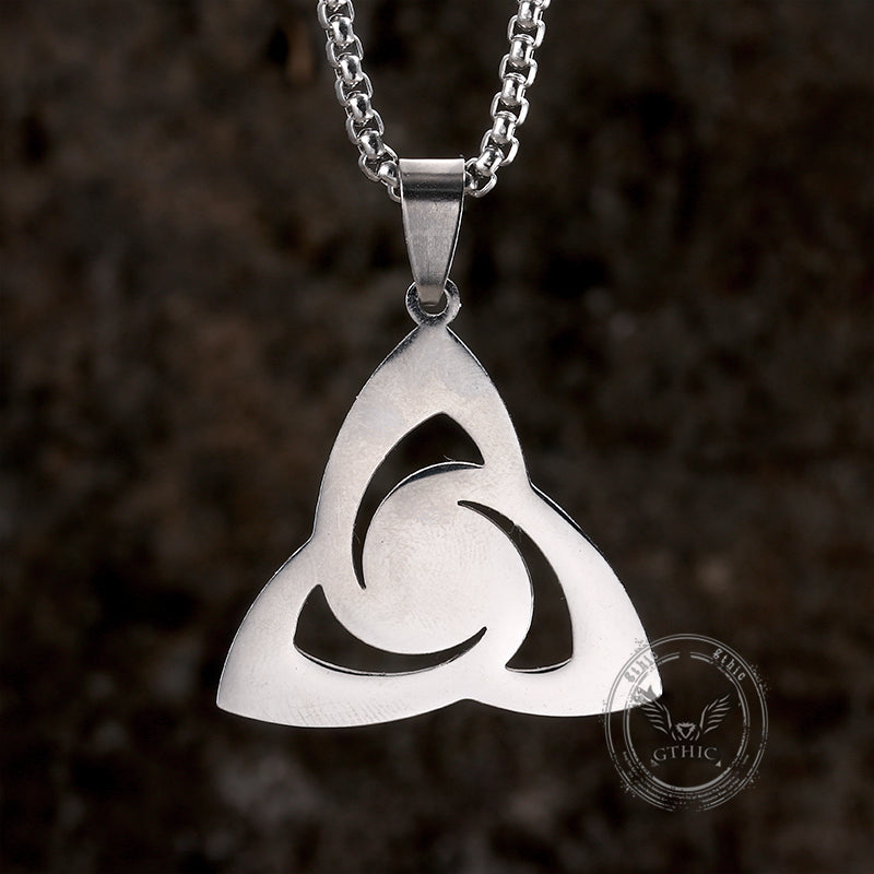 Collar de acero inoxidable con piedra preciosa roja y nudo celta