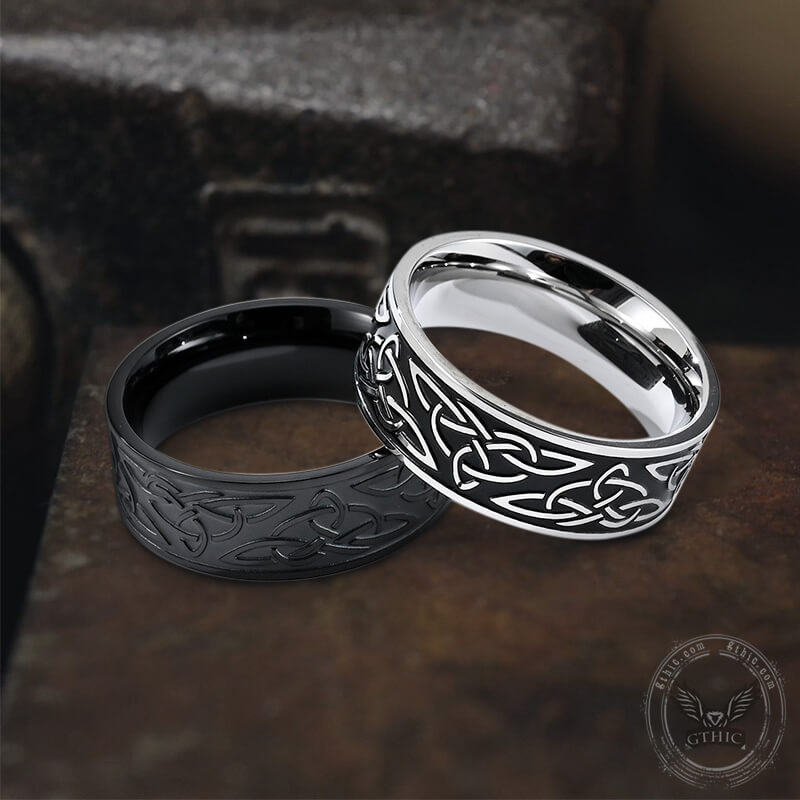 Anillo vikingo de acero inoxidable con nudo celta triquetra