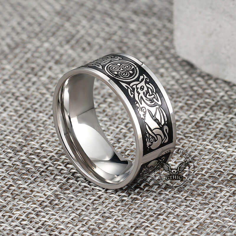 Anillo vikingo de acero inoxidable con triqueta y lobo celta