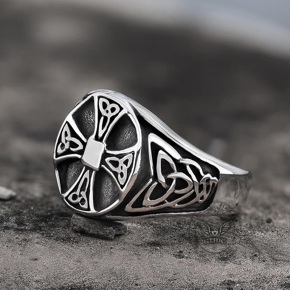 Anillo vikingo de acero inoxidable con cruz de nudo celta