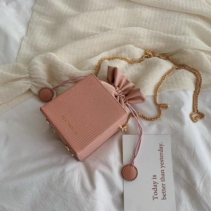 Chic Alligator Pattern Bucket Bag