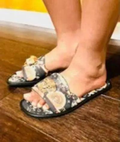 Chic Flat Sandals for Women