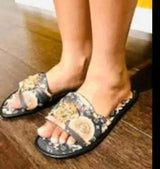 Chic Flat Sandals for Women