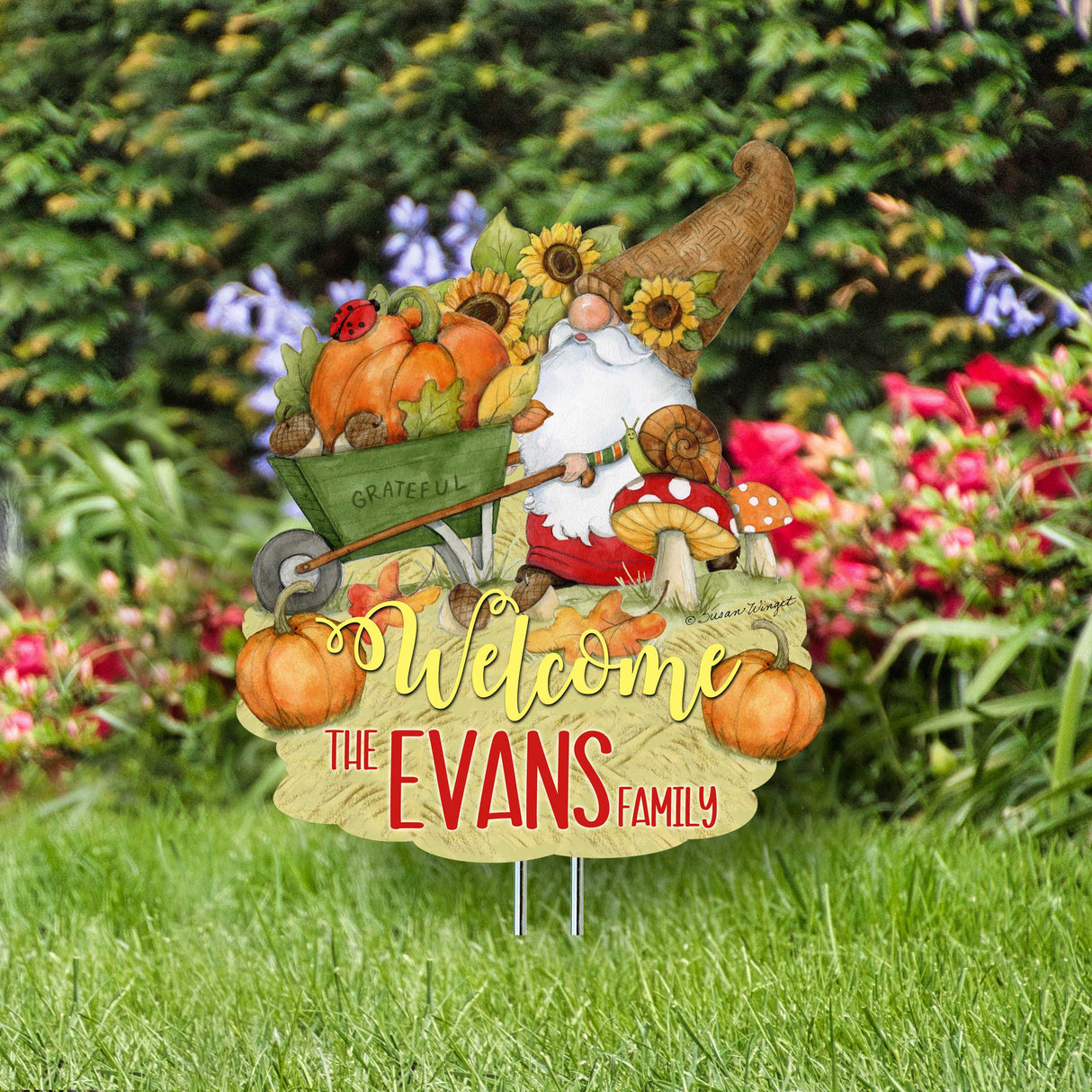 Estacas personalizadas para jardín al aire libre, decoración otoñal - Letrero de bienvenida con gnomo de la cosecha personalizado - Cornucopia en forma de carretilla - Regalo hecho a mano - Decoración de Acción de Gracias de Susan Winget - 8471207MC-SW