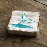Juego de 4 posavasos de corcho de madera con diseño costero "Whales Tale" de Nature Wonders - Decoración costera con temática marina - 8198535-9C-S4