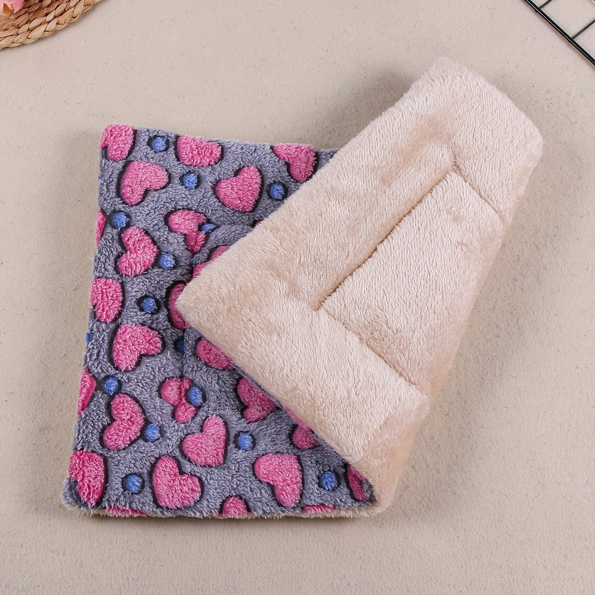 Manta rectangular para mascotas, resistente a la suciedad y para todas las estaciones - Cómoda cama con estampado de pata de perro y corazón (1 unidad)