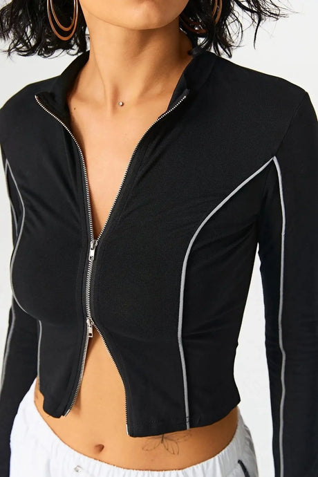 2023 Women's Contrasting Color Line Standing Collar Wears Knitted Shirts - Lootquake