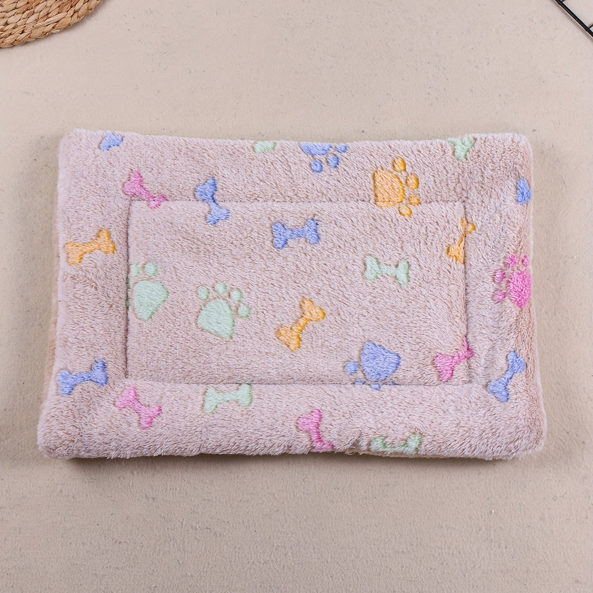 Manta rectangular para mascotas, resistente a la suciedad y para todas las estaciones - Cómoda cama con estampado de pata de perro y corazón (1 unidad)