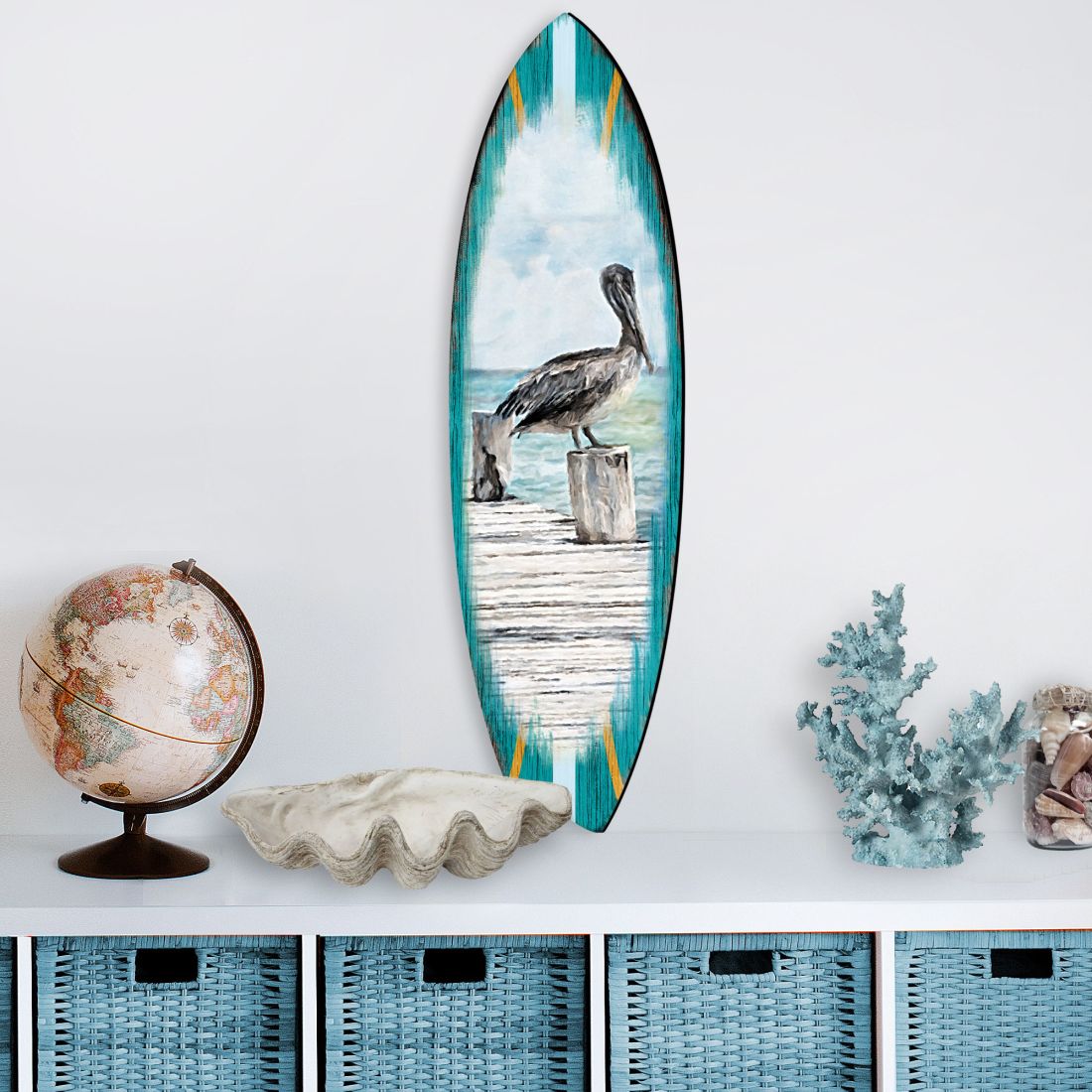 Tabla de surf de pelícano, arte costero para puerta de G. DeBrekht - Decoración costera con vida marina - 8490107HS