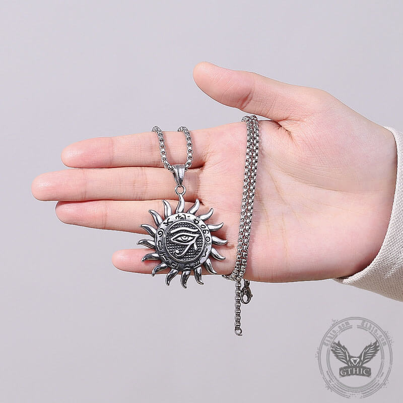 Colgante egipcio de acero inoxidable con el Ojo de Ra Sun