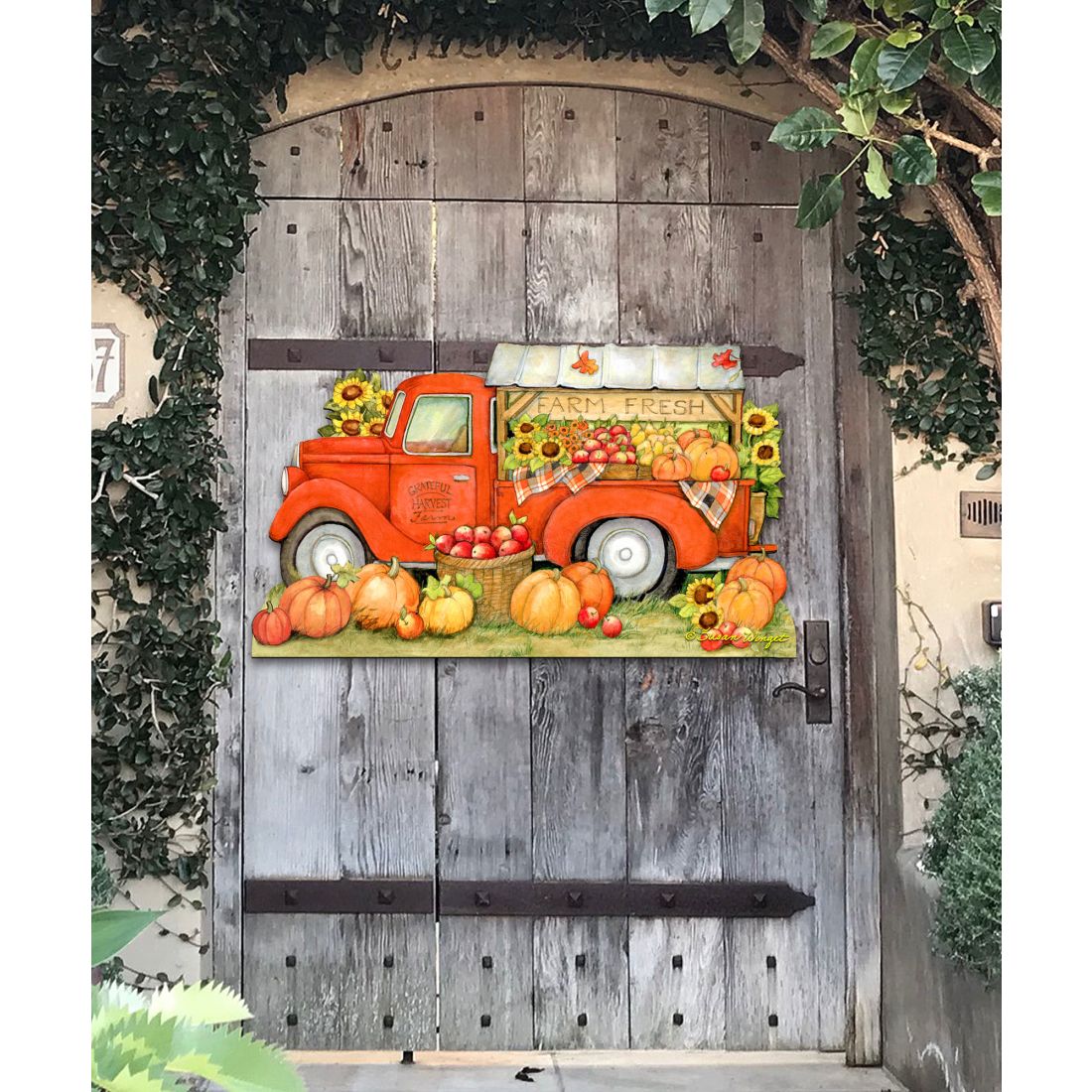 Decoración de puerta de Acción de Gracias con un camión de calabazas y frutas y verduras, por Susan Winget - Decoración de Halloween - 8471202H-SW