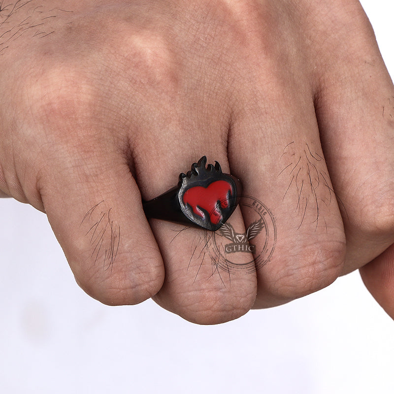 Anillo de acero inoxidable con forma de corazón de llama y gota de aceite