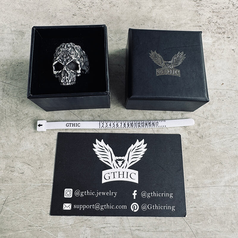 Anillo de acero inoxidable con diseño de calavera y estampado floral