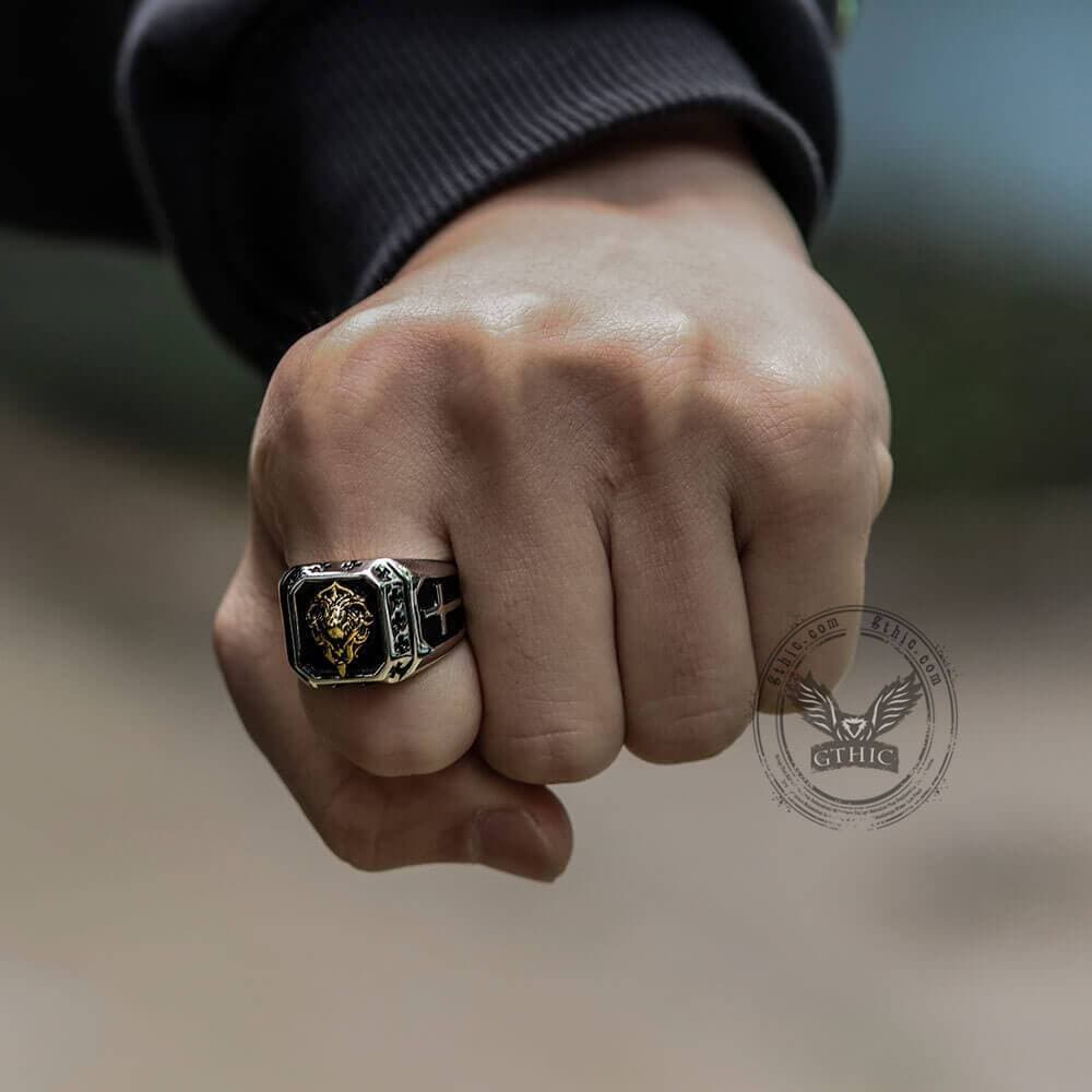 Anillo Bestia de acero inoxidable con león dorado