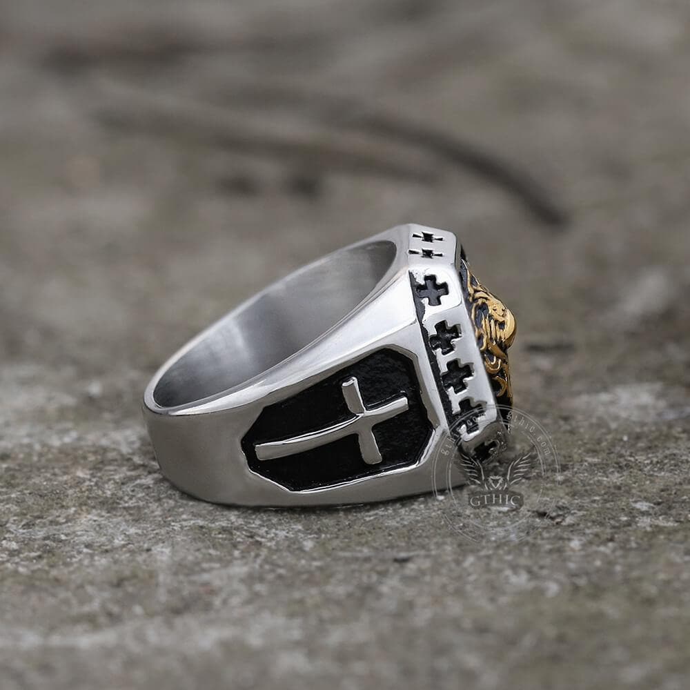 Anillo Bestia de acero inoxidable con león dorado