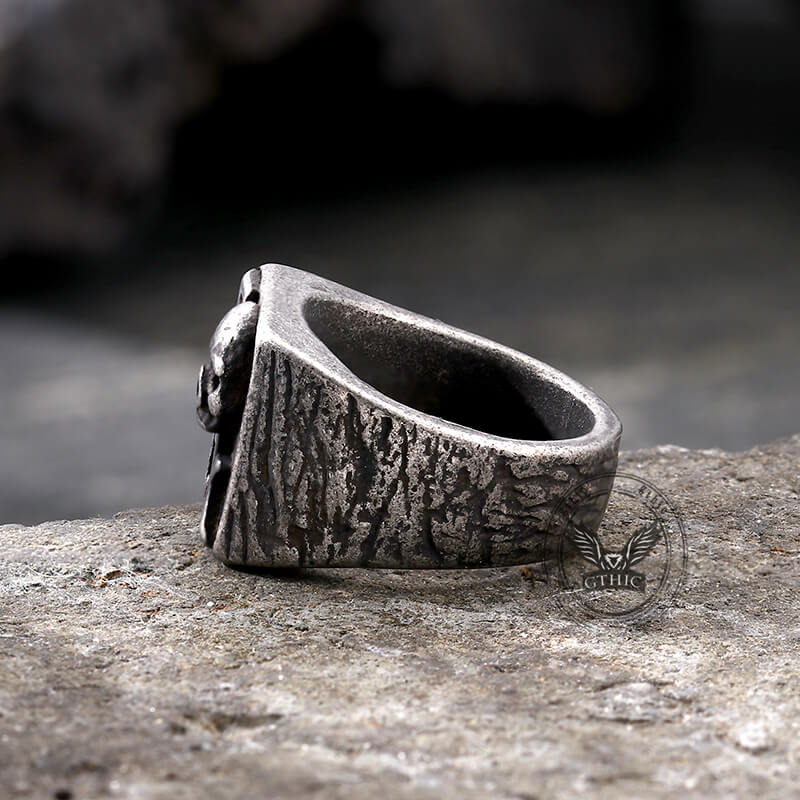 Anillo de acero inoxidable con calavera y letras góticas inglesas