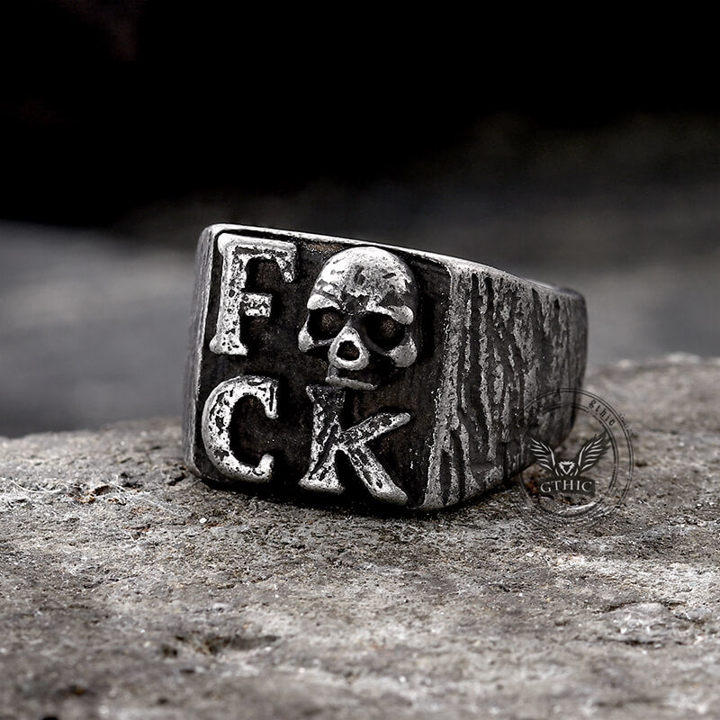Anillo de acero inoxidable con calavera y letras góticas inglesas