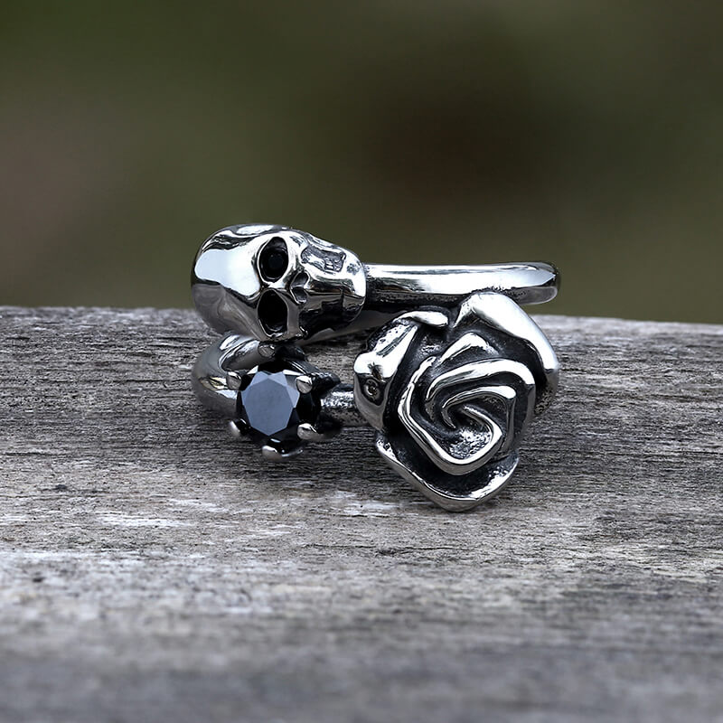 Anillo de acero inoxidable con calavera de rosa gótica
