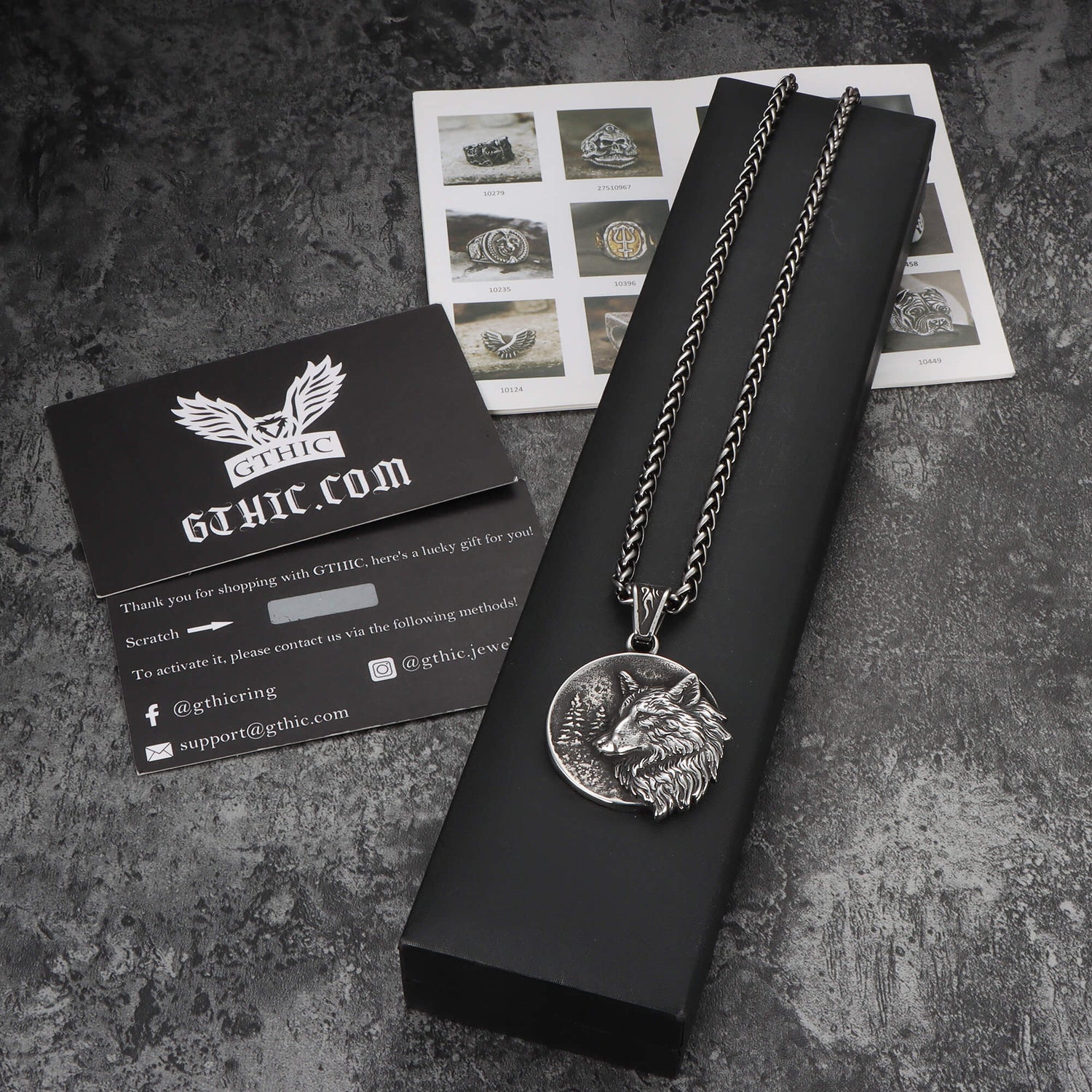 Colgante vikingo de acero inoxidable con el lobo guardián