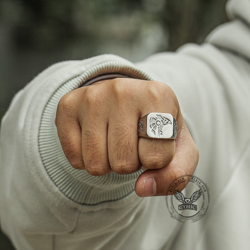 Anillo egipcio de acero inoxidable con Horus y Anubis
