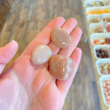 Piedra lunar melocotón (inspiración) pulida