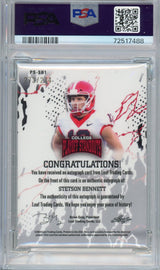 Tarjeta de fútbol americano de novato RC autografiada Stetson Bennett #SB1 #/274, calificada como destacada en los playoffs de Leaf College de 2023. PSA/DNA 9. Mint Auto Grade 10.