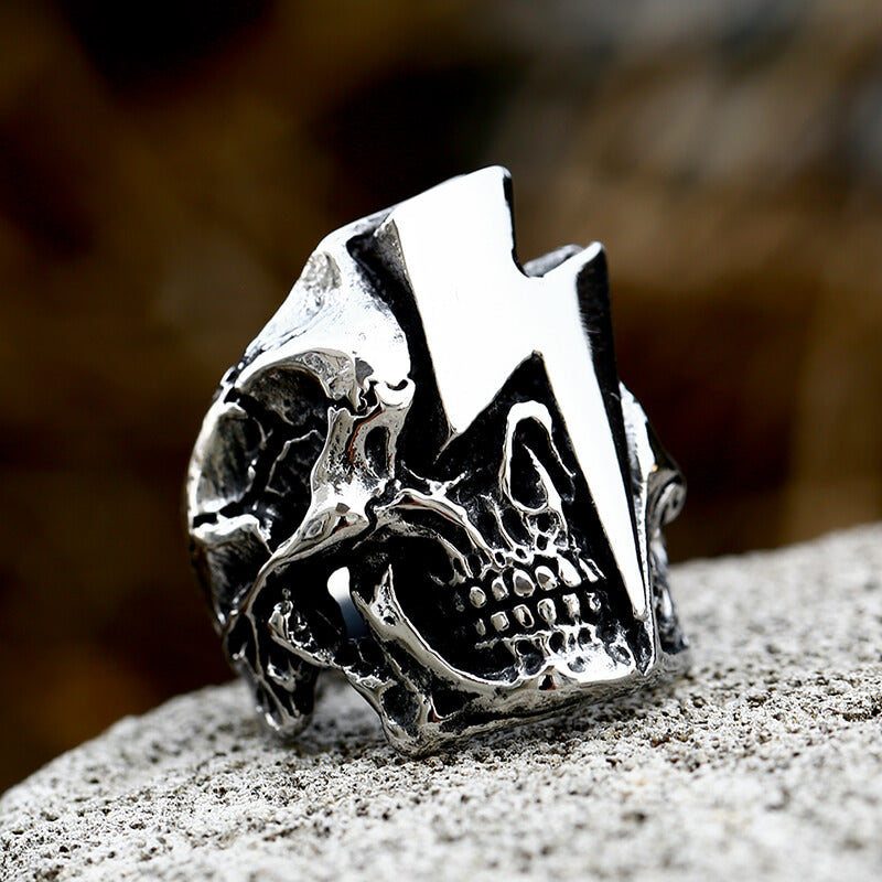 Anillo de motociclista de acero inoxidable con calavera de rayo