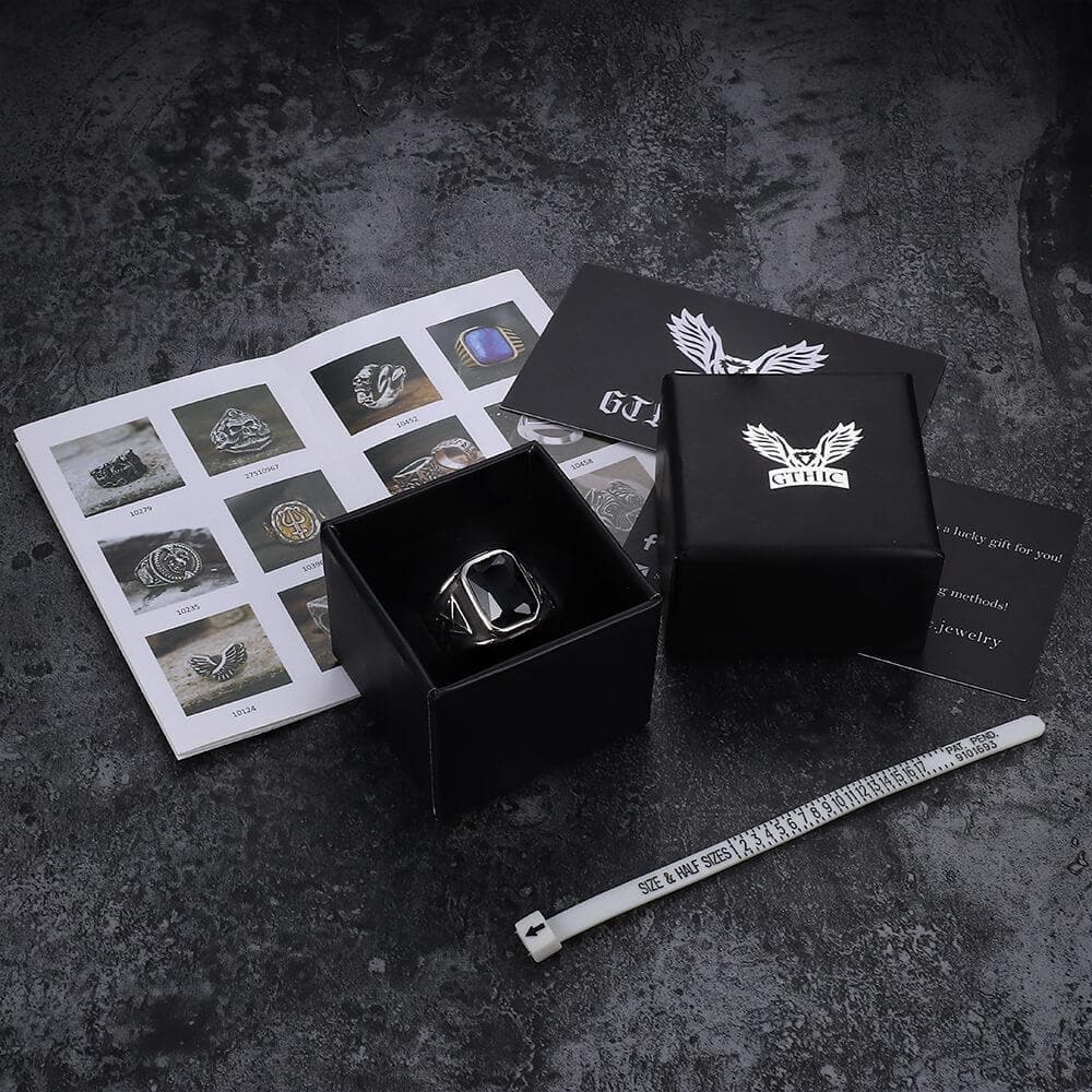 Anillo de acero inoxidable con gema negra y símbolo de Lucifer