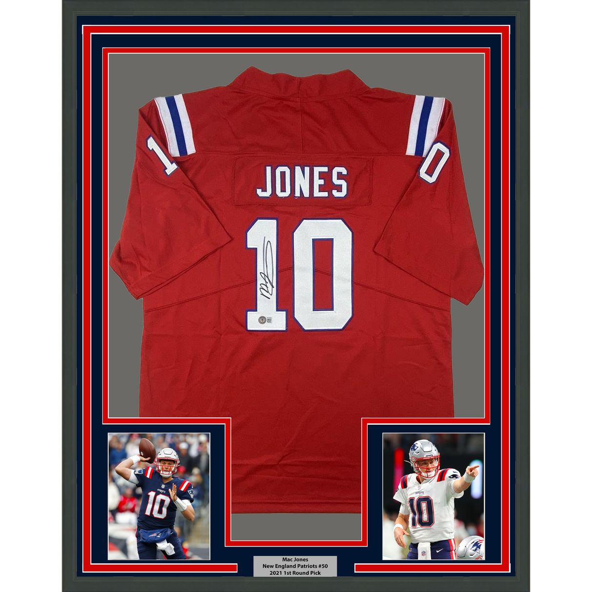 Camiseta de fútbol americano roja de Nueva Inglaterra Beckett BAS COA enmarcada, autografiada y firmada por Mac Jones, 35 x 39