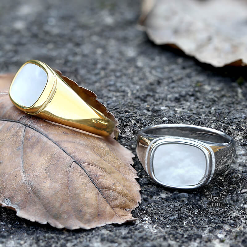 Anillo minimalista de acero inoxidable con concha cuadrada