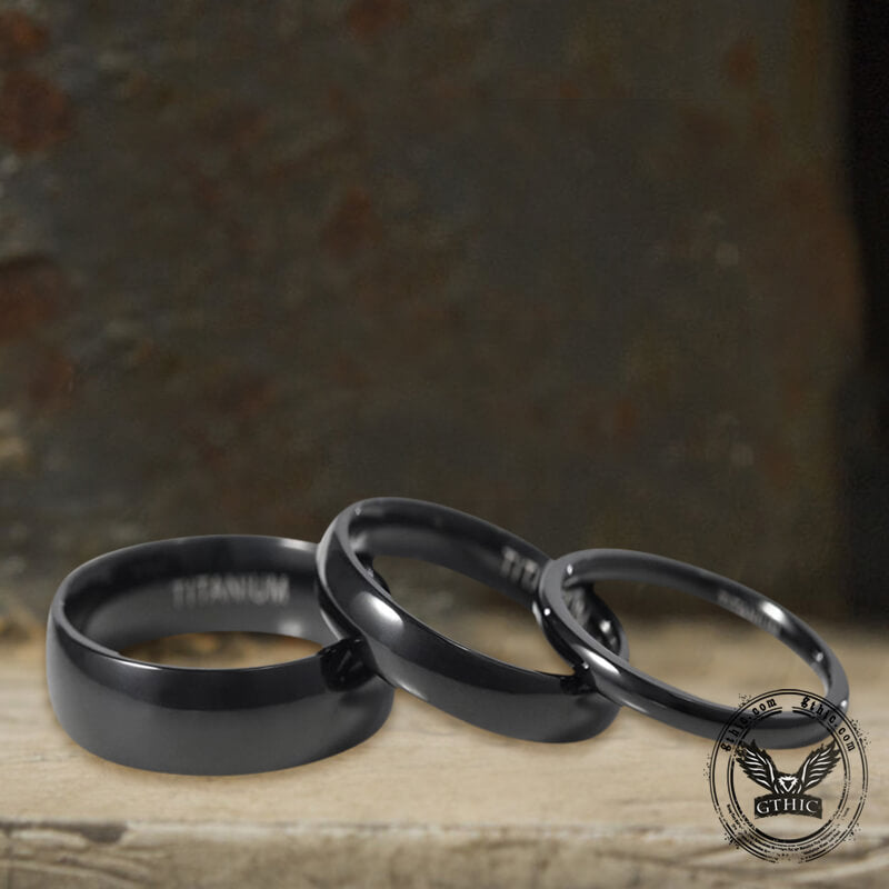 Anillo minimalista de titanio negro brillante