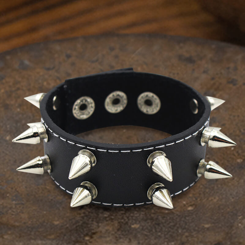Pulsera punk de cuero con remaches minimalistas